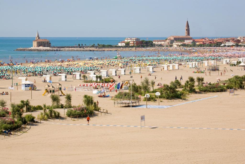 Hotel Garden Sea Wellness & Spa 4 Stelle Superior Каорле Екстериор снимка