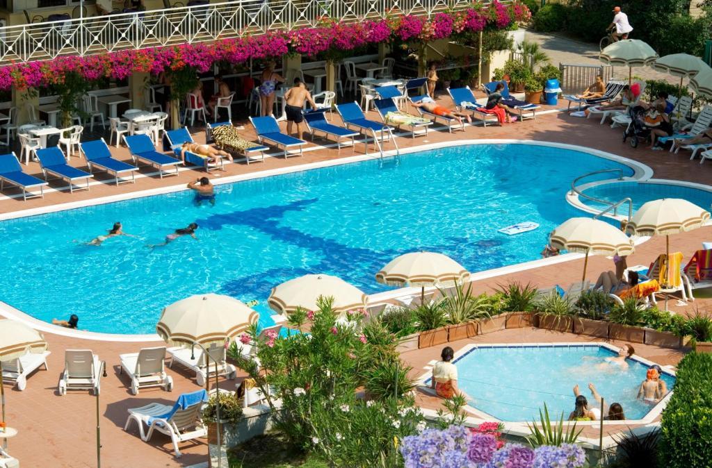 Hotel Garden Sea Wellness & Spa 4 Stelle Superior Каорле Екстериор снимка