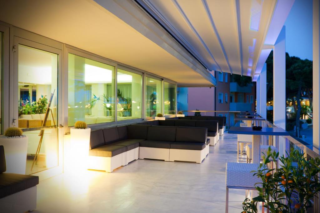 Hotel Garden Sea Wellness & Spa 4 Stelle Superior Каорле Екстериор снимка